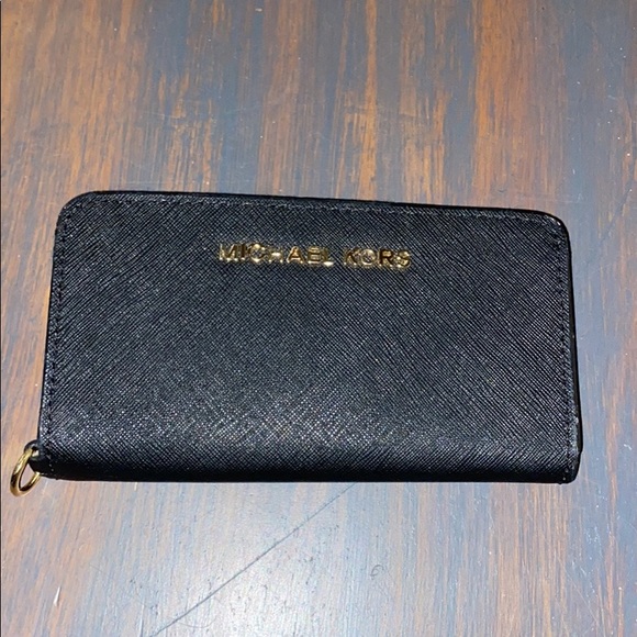 Michael Kors wallet - Picture 1 of 3
